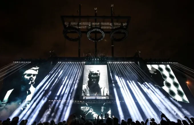 Swedish House Mafia-3-700×450